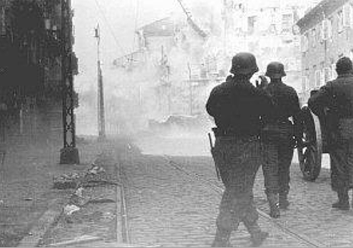 Warsaw ghetto uprising begins