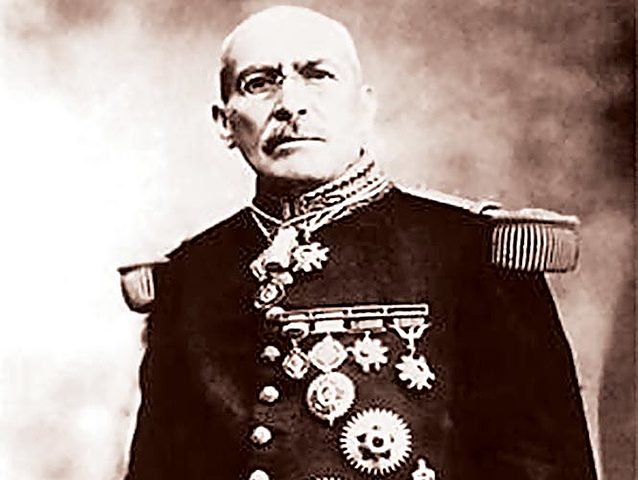 Victoriano Huerta huye del País