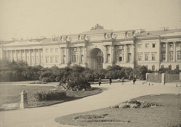 Запрещать издания мог не только Сенат, но и совещание министров внутренних дел, юстиции, народного просвещения и обер-прокурора Синода