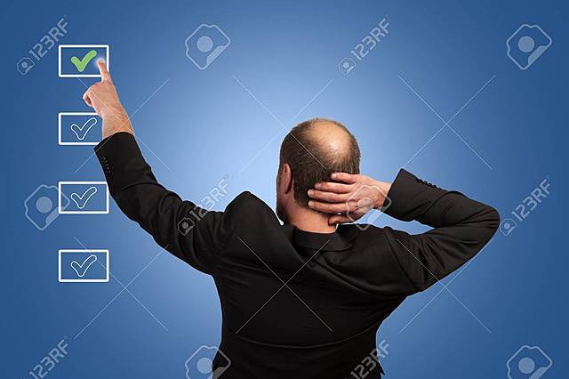 Dictaminar si una teoria T1 ha sido superada por una T2