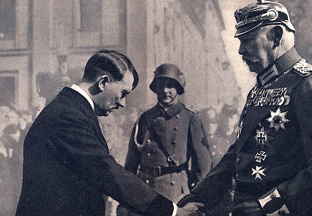 Hitler blir rikskansler