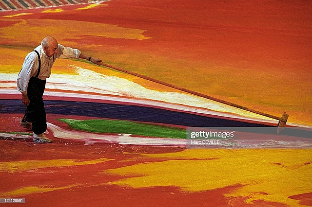 Prof - Le corps, les gestes, les instruments / Olivier Debré: "Rideau de l'Opéra de Shanghaï" (peinture sur toile, 22 x 14 m, Grand Théâtre de Shanghai, Chine)