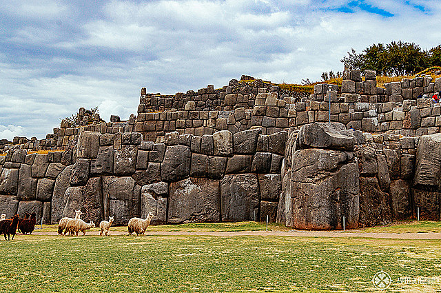 Creation of Sacsayhuamán.