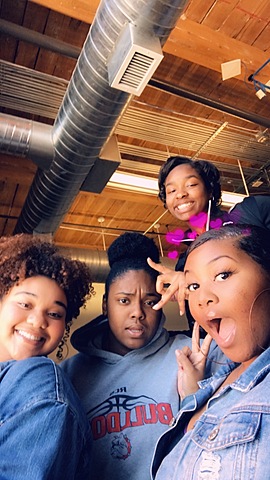 Hace un año que hice nuevas amigas.