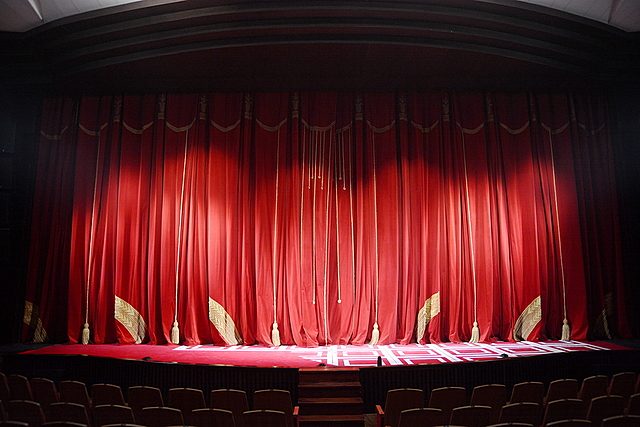 Me uní al grupo de Teatro-Staff estudiantil. (Duré solo un mes)