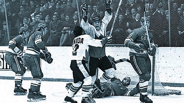 But de Henderson dans la séries Canada-Russie