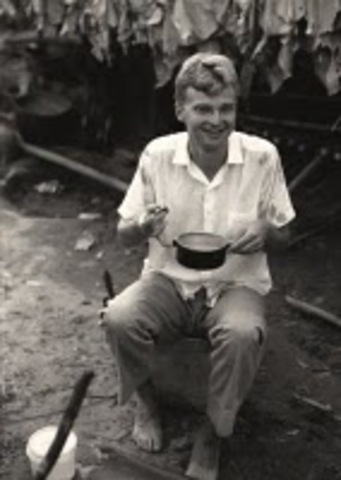 Bruce escapes and then returns to Motilones