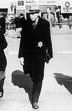 Jews ordered to wear yellow stars
