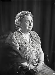 Queen Wilhelmina escapes to England