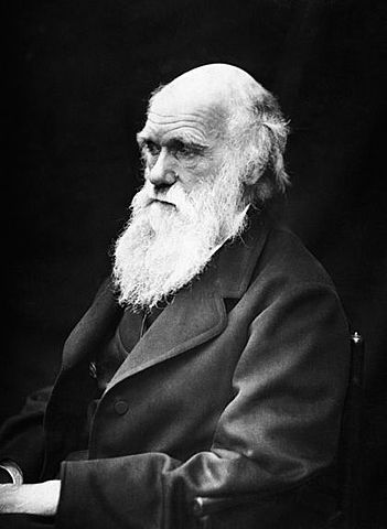 nace Charles Darwin