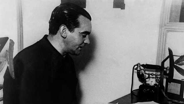 Vuelve a España y escribe muchas obras.