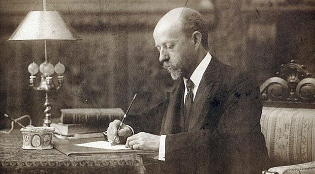 Gracias a Julio Cervera llego la invención del primer sistema técnico con el cual transmitió la voz humana, sin hilos, entre Alicante e Ibiza.