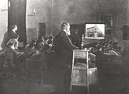 Surge el uso del proyector de fílmicas en el aula