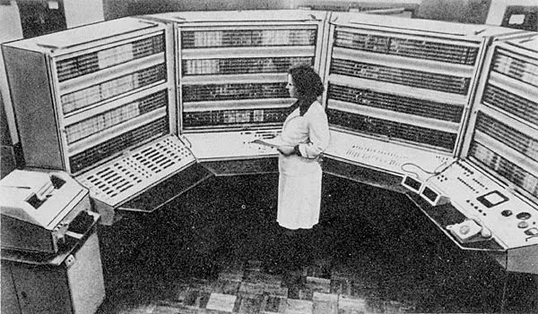 Были начаты работы по созданию ENIAC