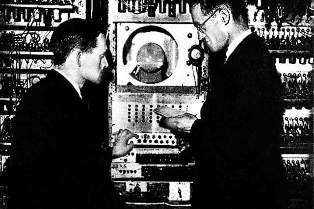 Т. Килбрн и Ф. Вильямс просчитали первую программу