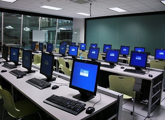 Llegan las computadoras a las aulas.