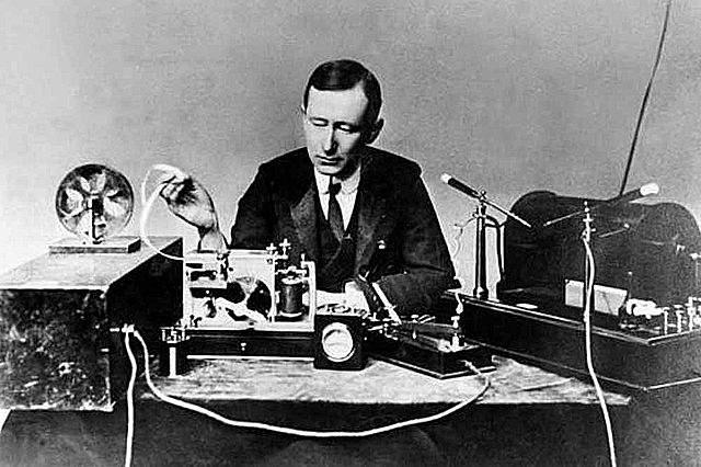 Primera comunicación radial