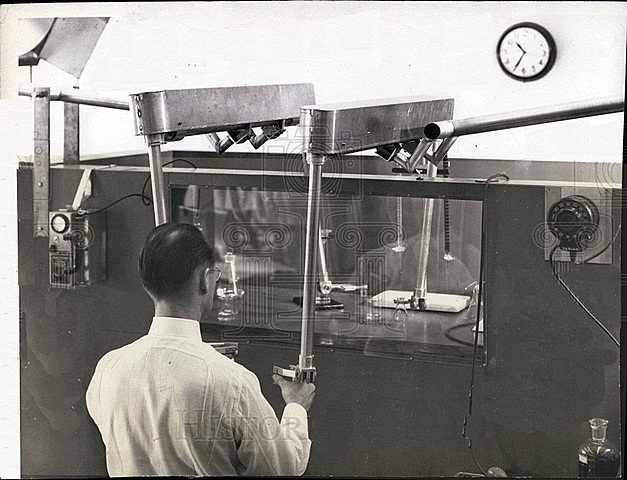 El primer brazo mecánico.