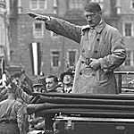 Hitler fängslas och blir rikskändis