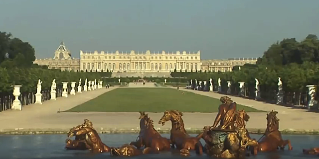 King Louis moved the capital of France from Paris to Versailles