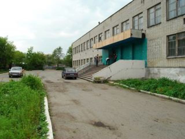 учился в 35 школе