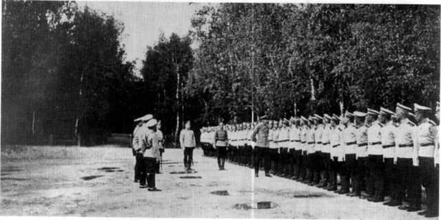 Окончил военную школу