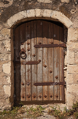 CIEN HABITACIONES CERRADAS CON LLAVES