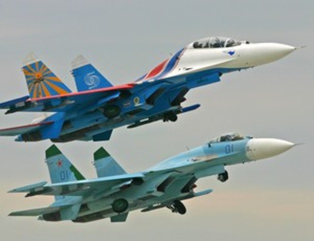 окончил Военно-воздушную инженерную академию имени Н. Е. Жуковского (инженерный факультет).