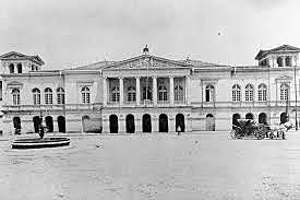 El Teatro Universitario, hoy Teatro Sucre