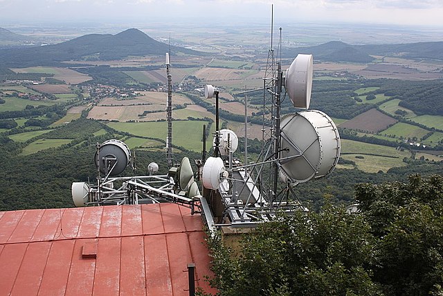 Primer sistema mediante ondas de radio