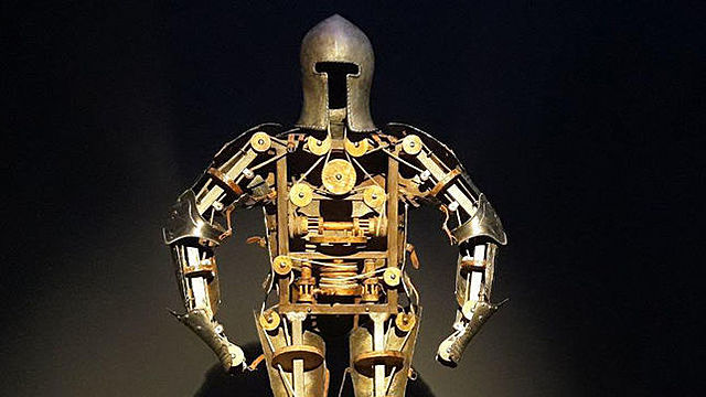 Diseño del primer robot humanoide