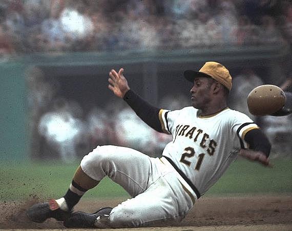 Roberto Clemente dies