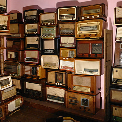 Timeline: LA HISTORIA DE LA RADIO