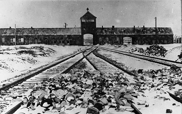 Auschwitz (2)