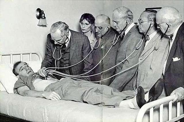 Darwin se preocupa por su enfermedad y acude a un doctor.