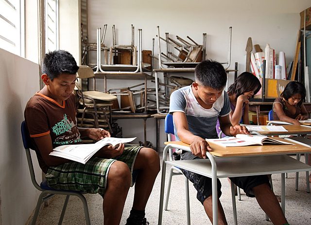 1994, Educación de los grupos étnicos