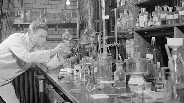 PENICILINA Y PRIMEROS ANTIBIÓTICOS.