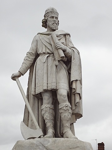 Old English Alfred the Great defeats the vikings and saves the English language.