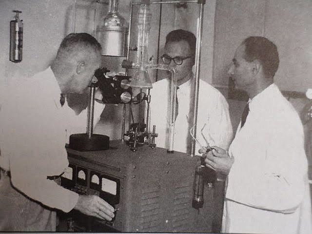 Microscopio de emisión de campo