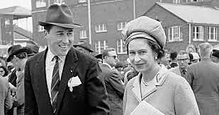 Primer correo electrónico de la reina