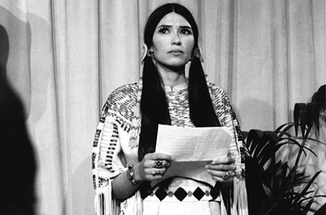 Sacheen Littlefeather makes a speech for Marlon Brando.