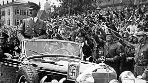 HITLER ES PROCLAMA FÜHRER