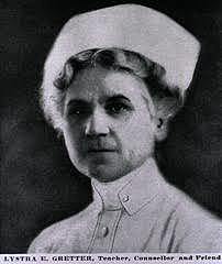 Lystra Gretter revisa el juramento