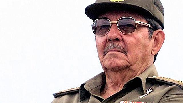 Raúl Castro toma el lugar de su hermano como Presidente.