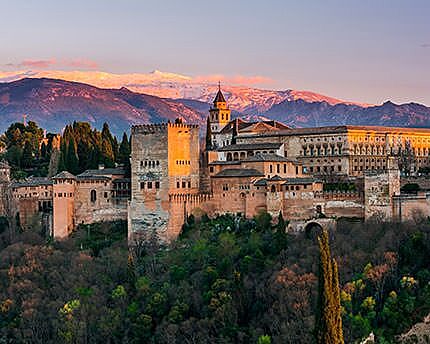 Se inicia la construcción de la Alhambra de Granada