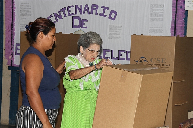 Las mujeres votan por primera vez en Nicaragua