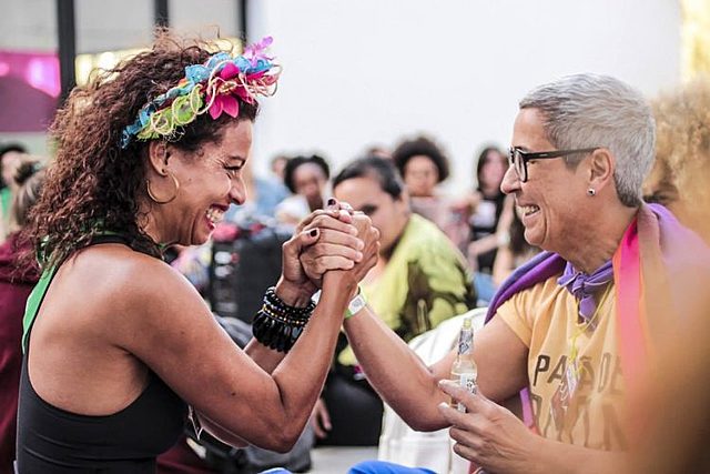 Feministas homosexuales se organizan y crean la “Red de Feministas Lesbianas de América Latina y el Caribe.”