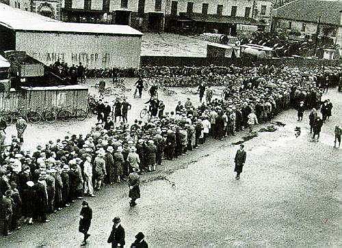 13 MILIONS D’ATURATS ALS EUA