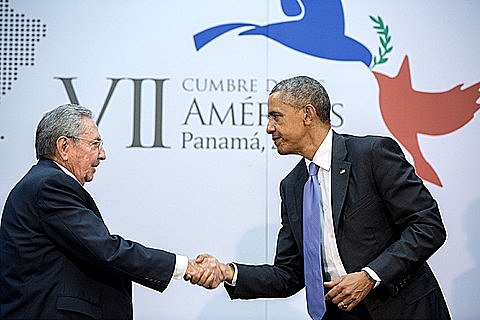 Obama y Castro Deciden Restaurar Los Relaciones Entre EEUU y Cuba