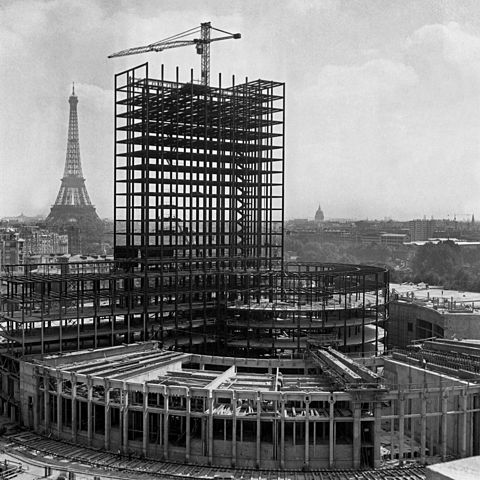 Transmisión de los primeros boletines de información